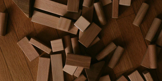 Moins de blocs, plus d'éveil : le secret du bois